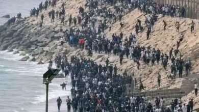 أزمة سبتة تتجدد.. لماذا يحاول آلاف المهاجرين دخول إسبانيا؟