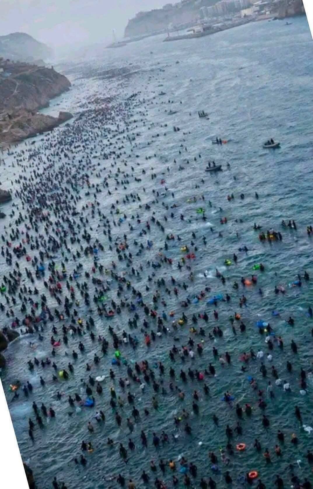 عبور نحو 60 ألف مهاجر من المغرب إلى سبتة خلال 24 ساعة