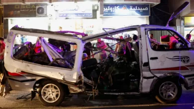 آثار انفجار عبوة ناسفة استهدفت حافلة ركاب في مدينة جرمانا قرب دمشق.