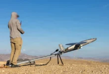 المارينز الأمريكي يختبر طائرات مسيّرة ذكية خلال تدريبات قتالية.