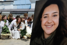 قوات أمن روسية في محيط موقع حادث إطلاق النار داخل شبه جزيرة القرم.