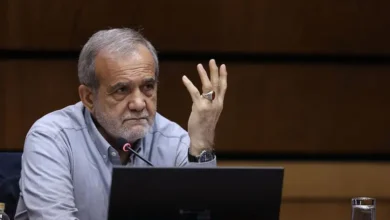 بزشكيان يحذر من اتساع الخلافات..وفقًا لتقرير نشرته وكالة رويترز، تدخل أزمة مضيق هرمز مرحلة دقيقة مع تزايد التحركات الدبلوماسية لإعادة تنظيم الملاحة عبر الممر الحيوي،