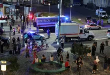 قوات الأمن قرب موقع انفجار مطعم وسط موسكو بعد الحادث