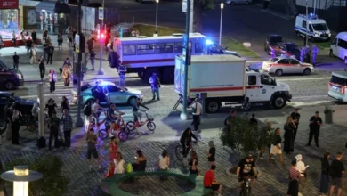 قوات الأمن قرب موقع انفجار مطعم وسط موسكو بعد الحادث