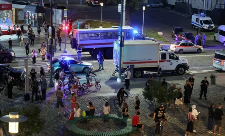 قوات الأمن قرب موقع انفجار مطعم وسط موسكو بعد الحادث