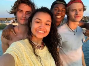 «ضفاف كارولينا» يودّع جمهوره بنهاية مليئة بالمفاجآت