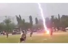 فيديو يوثق لحظة صاعقة تضرب مباراة كرة قدم
