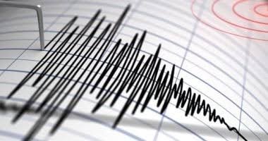 هزة أرضية قوية تسفر عن إصابة وأضرار طفيفة