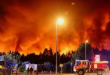 رجال الإطفاء خلال مكافحة حرائق الغابات في فرنسا