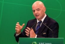 شعار الاتحاد الأوروبي لكرة القدم خلال بيان بشأن مقاطعة مسابقات الفيفا.