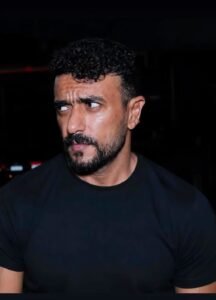 أحمد العوضي يكرر اعتذاره بعد جدل تصريحاته عن المرأة وياسمين