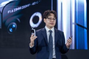 HONOR تكشف هاتفًا روبوتيًا يغيّر مستقبل التصوير