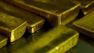 الذهب يستعيد مكاسبه رغم رهانات رفع الفائدة الأمريكية..ارتفعت أسعار الذهب بأكثر من واحد بالمئة خلال تعاملات الجمعة
