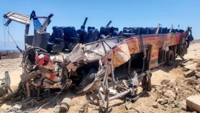 مأساة على طريق دهب ونويبع.. ارتفعت حصيلة ضحايا حادث انقلاب حافلة على طريق دهب–نويبع الصحراوي السريع في جنوب سيناء إلى 22 قتيلاً و28 مصاباً،