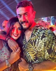 أحمد العوضي يعتذر لياسمين عبد العزيز بعد تصريحاته الأخيرة