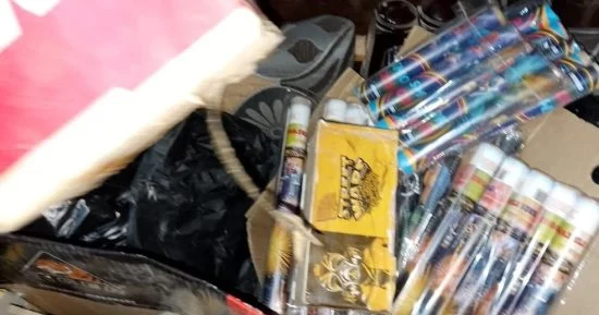 ألعاب نارية في الشارع تقود لضبط حلاق وتاجر ببولاق الدكرور