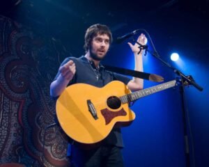 «مش هتفضل 19 سنة للأبد».. حكاية أغنية صنعت مجد Courteeners