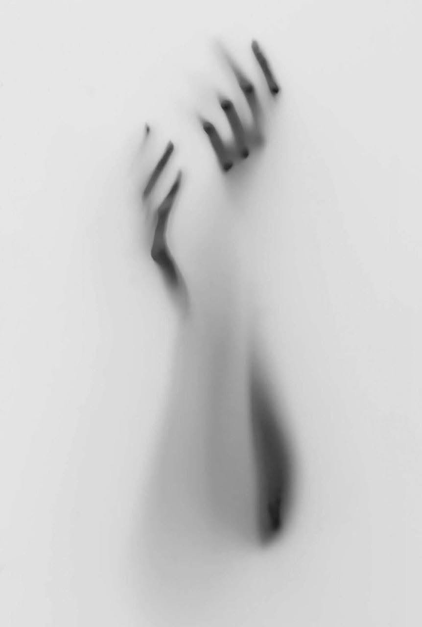 وهم النجاة وسلطة المنظومة.. صراع الإنسان مع القيم