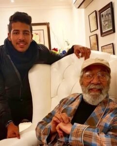 فيديو نادر لمحمود ياسين يظهر للنور بعد 6 سنوات.. ماذا قال لجمهوره