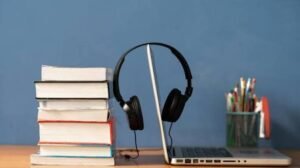 من الورق إلى الأذن.. هل تغيّر الكتب الصوتية مستقبل القراءة