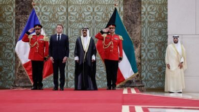 ماكرون يبدأ جولته الخليجية من دولة الكويت