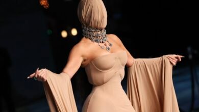 كيم كارداشيان تخطف الأنظار بفستان تاريخي نادر