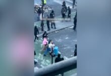سياح باريس يواجهون احتجاجات عنيفة وعطلة نهاية أسبوع صعبة