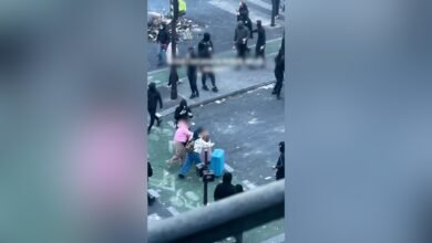 سياح باريس يواجهون احتجاجات عنيفة وعطلة نهاية أسبوع صعبة