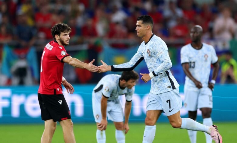 رونالدو يدعم كفاراتسخيليا بعد إصابته الخطيرة بالرباط الصليبي