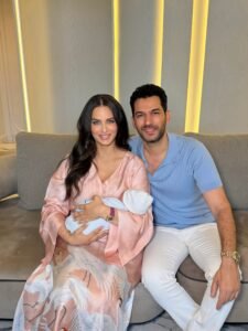 مراد يلدريم يشعل مواقع التواصل برسالة رومانسية لزوجته إيمان الباني